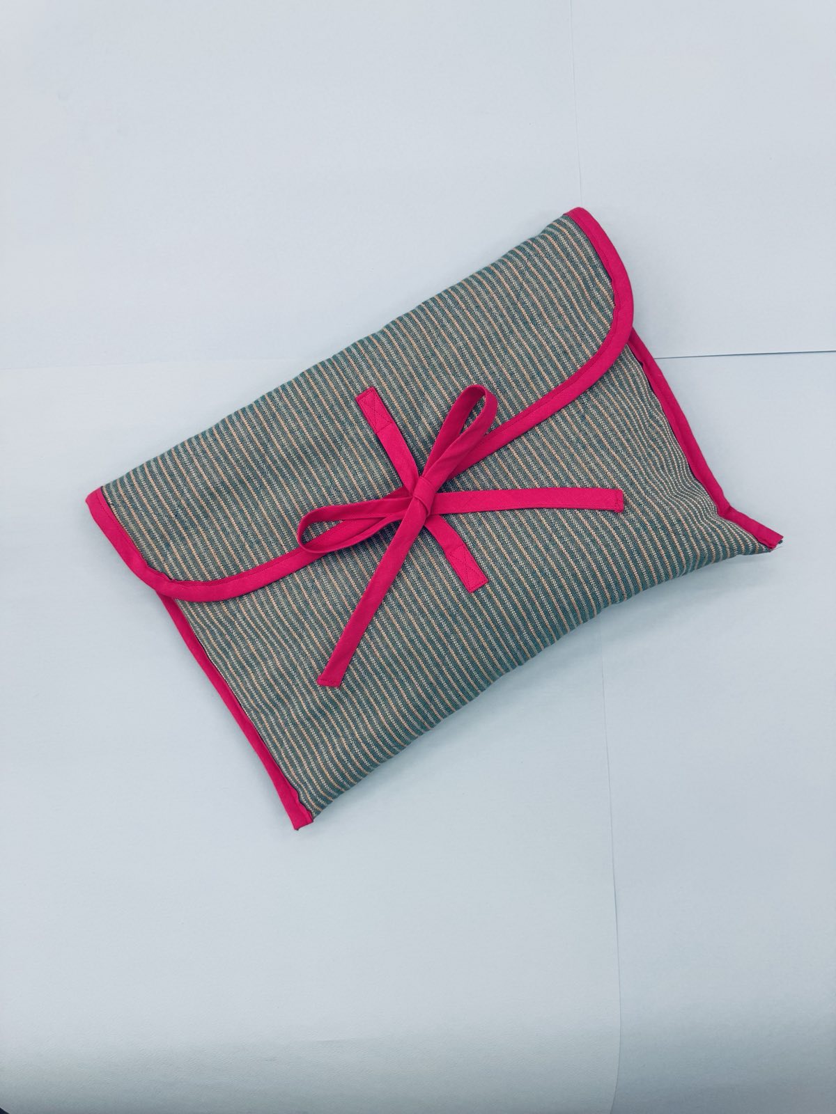 Folded laptop / book case